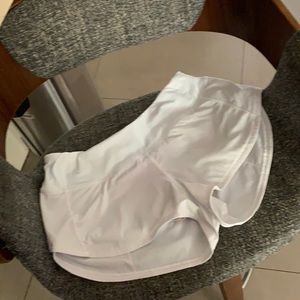 Size 4 Lululemon Speed Up Low Rise White Shorts